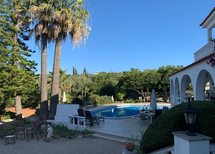 Studio De La Casa Paraiso Avec, En Plus, Une Terrasse Privative Exterieure Semi Couverte Equipee D\'Un Salon D\'Un Coin Repas D\'Une Kitchenette, La Grande Piscine Et Les Jardins Sont Partages, A Proximite Des Plages De Fuseta Et De La Ria Formosa