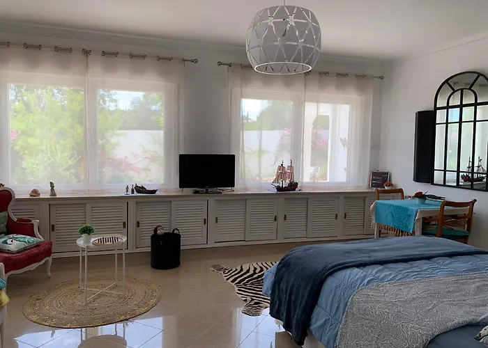 Studio De La Casa Paraiso Avec, En Plus, Une Terrasse Privative Exterieure Semi Couverte Equipee D\'Un Salon D\'Un Coin Repas D\'Une Kitchenette, La Grande Piscine Et Les Jardins Sont Partages, A Proximite Des Plages De Fuseta Et De La Ria Formosa