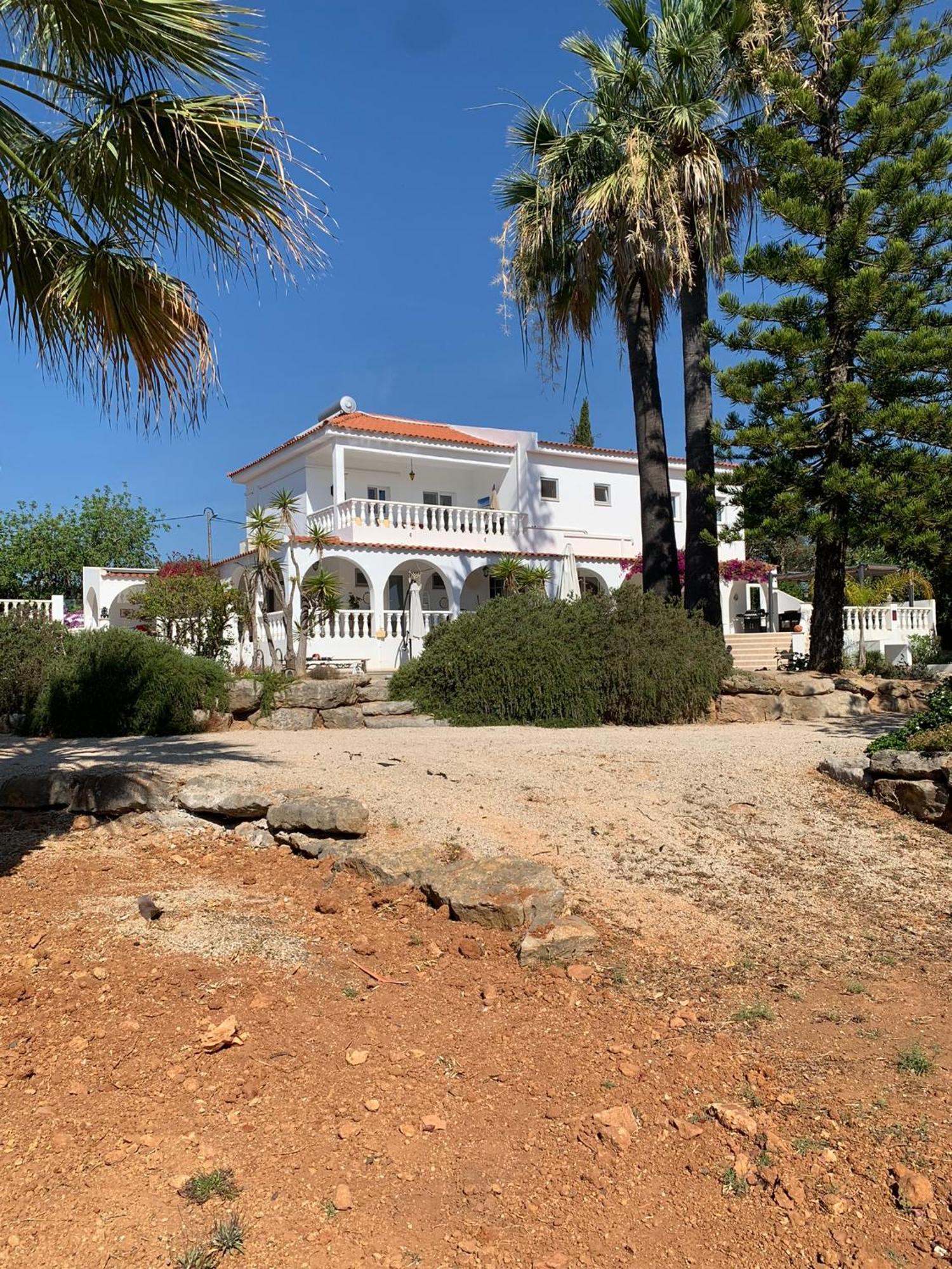 De La Casa Paraiso Avec, En Plus, Terrasse Privative Exterieure Semi Couverte Equipee D'un Salon D'un Coin Repas D'une Kitchenette, La Grande Piscine Et Les Jardins Sont Partages, A Proximite Des Plages De Fuseta Et De La Ria Formosa * Moncarapacho