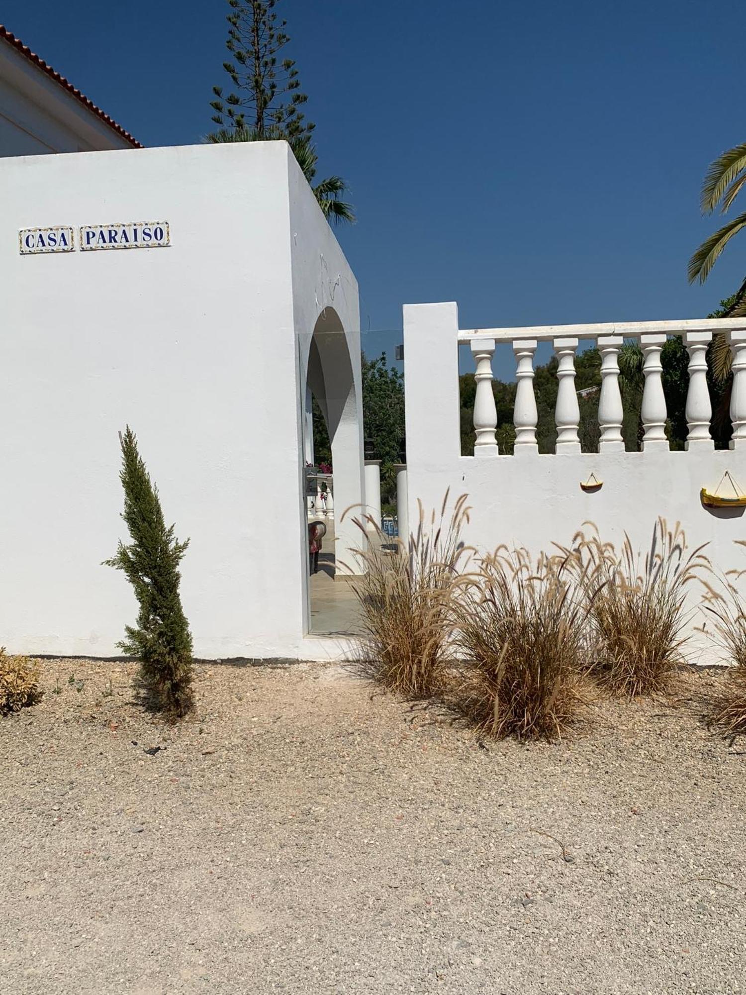 De La Casa Paraiso Avec, En Plus, Terrasse Privative Exterieure Semi Couverte Equipee D'un Salon D'un Coin Repas D'une Kitchenette, La Grande Piscine Et Les Jardins Sont Partages, A Proximite Des Plages De Fuseta Et De La Ria Formosa Holiday home Moncarapacho