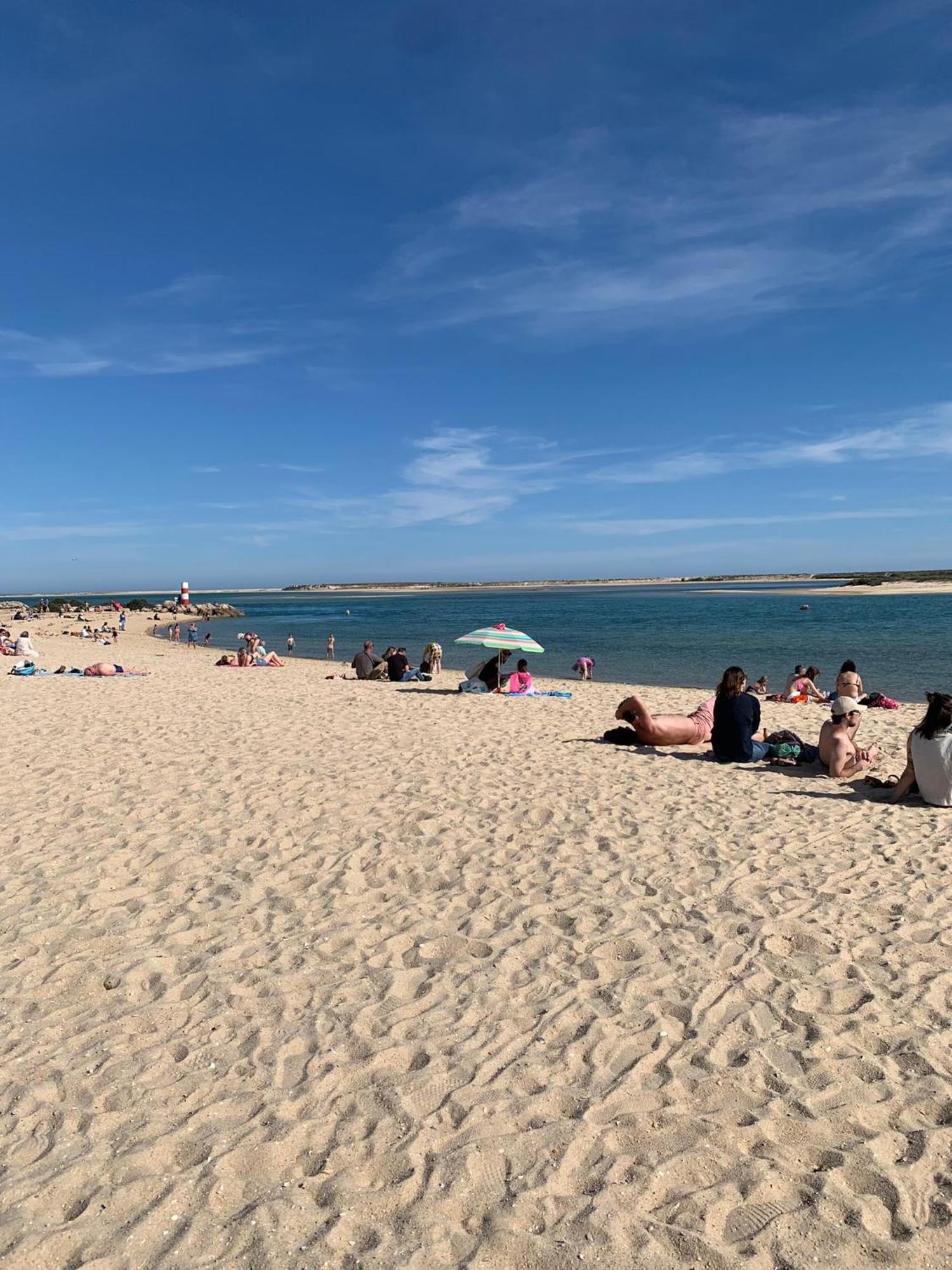 De La Casa Paraiso Avec, En Plus, Terrasse Privative Exterieure Semi Couverte Equipee D'un Salon D'un Coin Repas D'une Kitchenette, La Grande Piscine Et Les Jardins Sont Partages, A Proximite Des Plages De Fuseta Et De La Ria Formosa