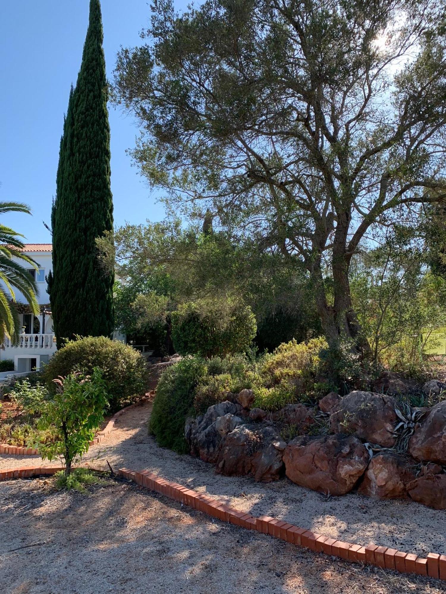 De La Casa Paraiso Avec, En Plus, Terrasse Privative Exterieure Semi Couverte Equipee D'un Salon D'un Coin Repas D'une Kitchenette, La Grande Piscine Et Les Jardins Sont Partages, A Proximite Des Plages De Fuseta Et De La Ria Formosa Holiday home