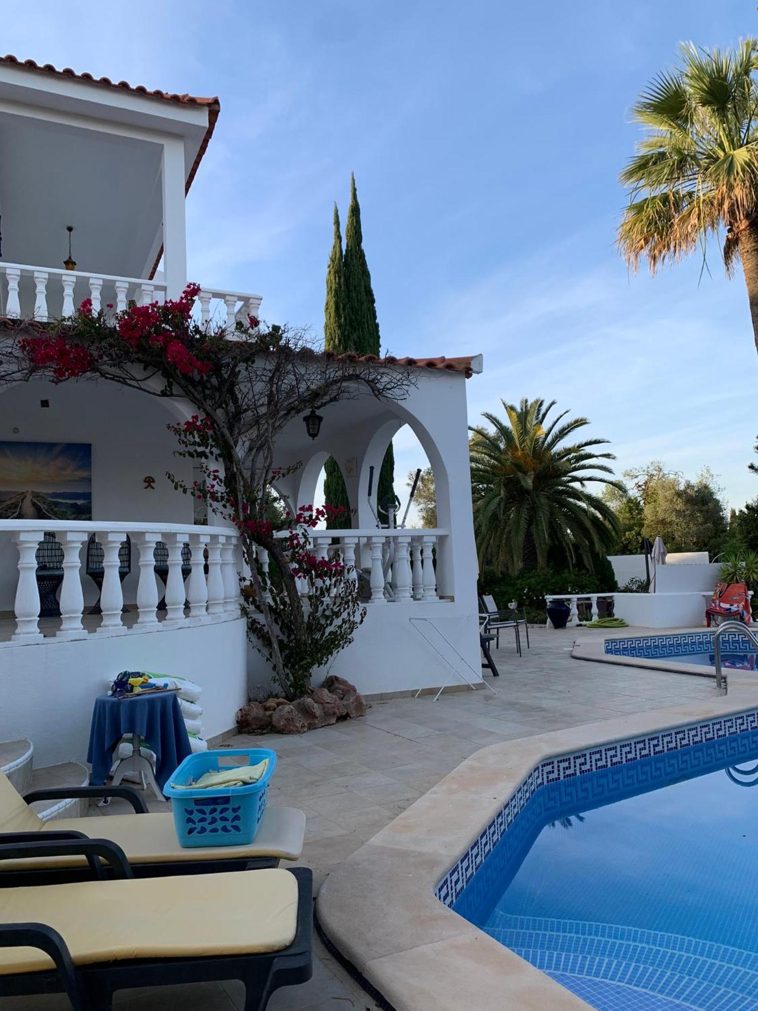 De La Casa Paraiso Avec, En Plus, Terrasse Privative Exterieure Semi Couverte Equipee D'un Salon D'un Coin Repas D'une Kitchenette, La Grande Piscine Et Les Jardins Sont Partages, A Proximite Des Plages De Fuseta Et De La Ria Formosa *
