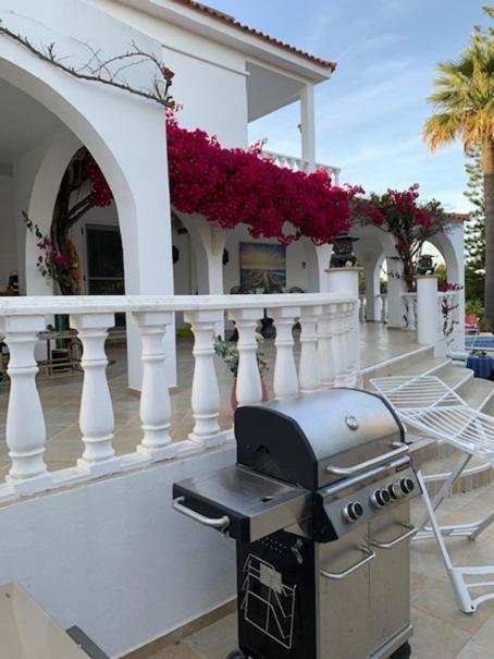 De La Casa Paraiso Avec, En Plus, Terrasse Privative Exterieure Semi Couverte Equipee D'un Salon D'un Coin Repas D'une Kitchenette, La Grande Piscine Et Les Jardins Sont Partages, A Proximite Des Plages De Fuseta Et De La Ria Formosa * Moncarapacho