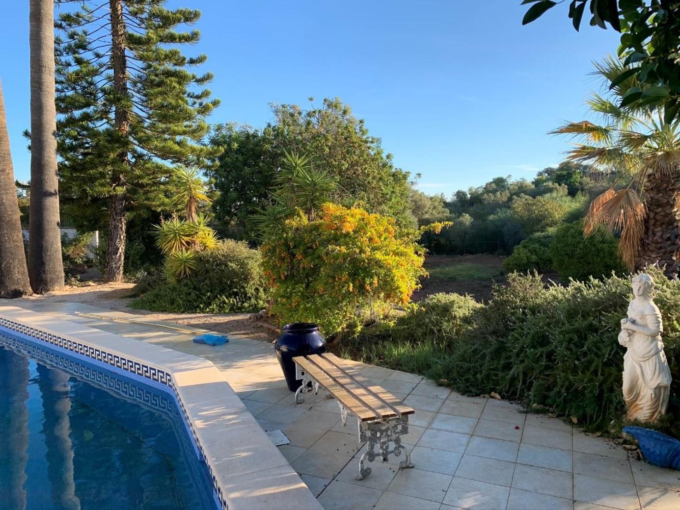 De La Casa Paraiso Avec, En Plus, Terrasse Privative Exterieure Semi Couverte Equipee D'un Salon D'un Coin Repas D'une Kitchenette, La Grande Piscine Et Les Jardins Sont Partages, A Proximite Des Plages De Fuseta Et De La Ria Formosa Holiday home *